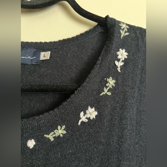 3 sweater vests in excellent condition! - Picture 10 of 12